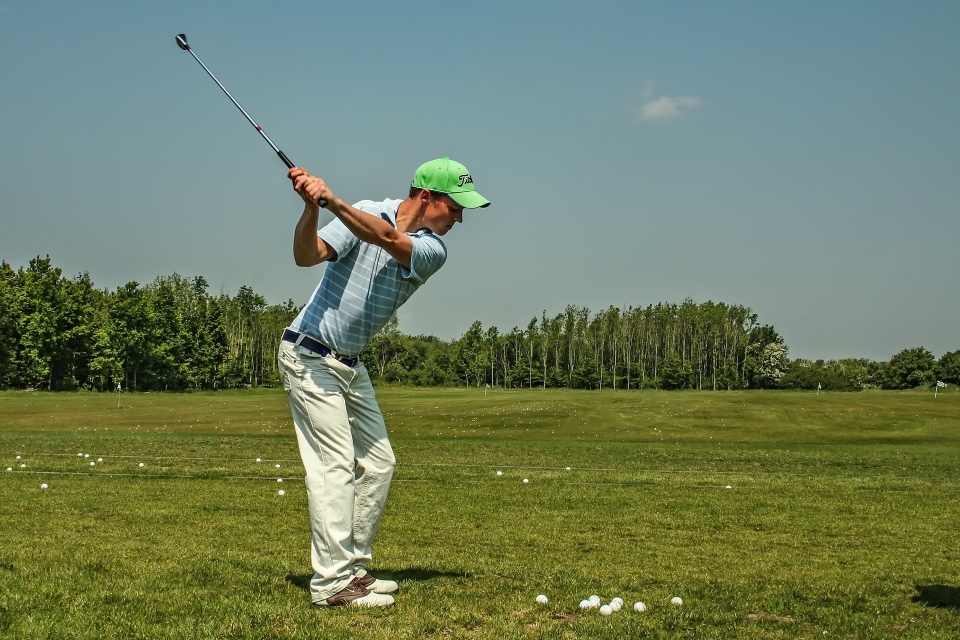 How To Swing A Golf Club - Backswing