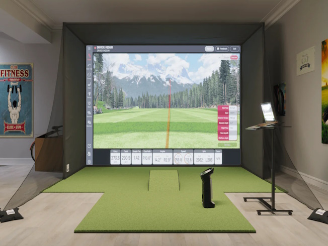 Uneekor EYE MINI SwingBay Golf Simulator Package
